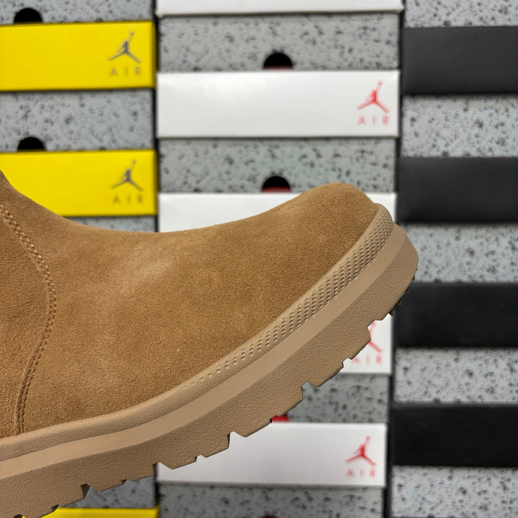 UGG Burleigh Chelsea Boot – Chestnut (Sizes 39–44)