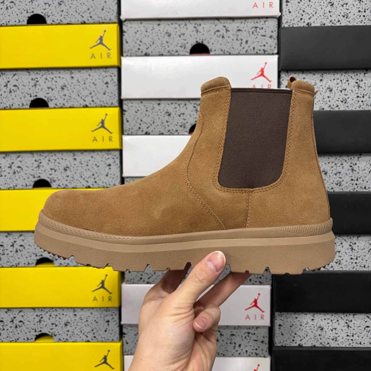 UGG Burleigh Chelsea Boot – Chestnut (Sizes 39–44)