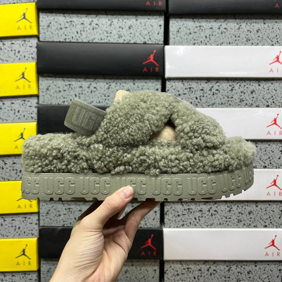 UGG Sherpa Platform Slipper – Sage (Sizes 35–40)