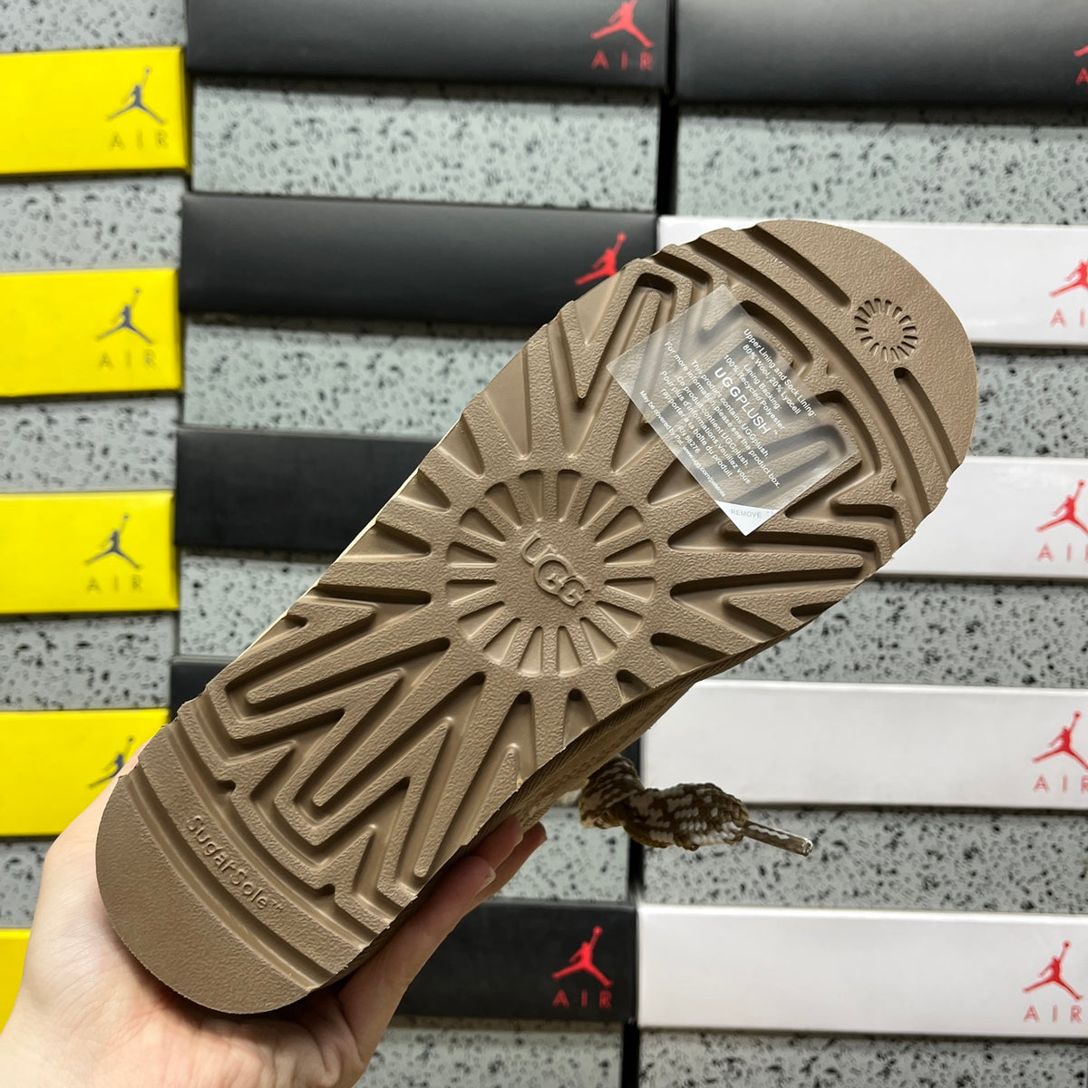 UGG Lowmel Sneaker – Sand (Sizes 35–44)