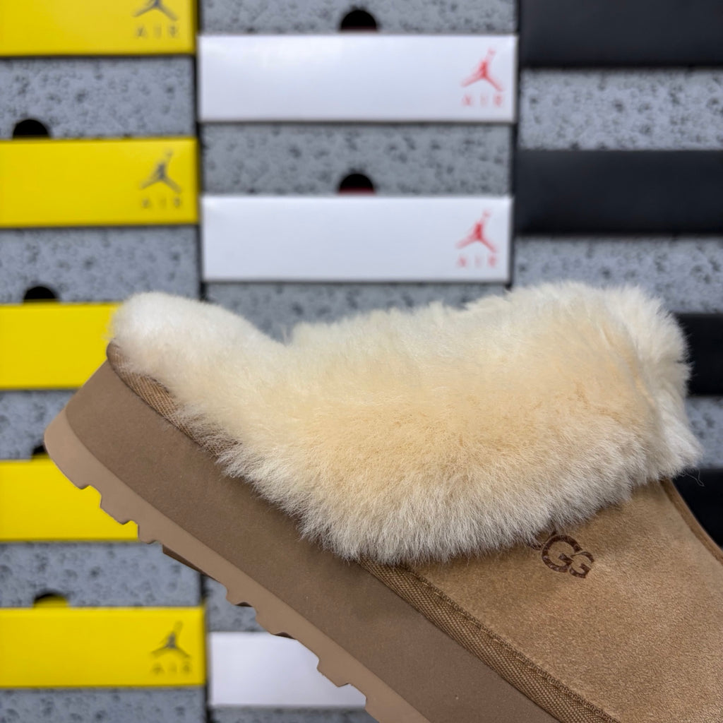 UGG Fluffy Fur Slide – Chestnut