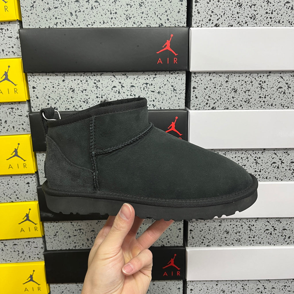 UGG Kallen Lace Boot – Black (Sizes 35–44)