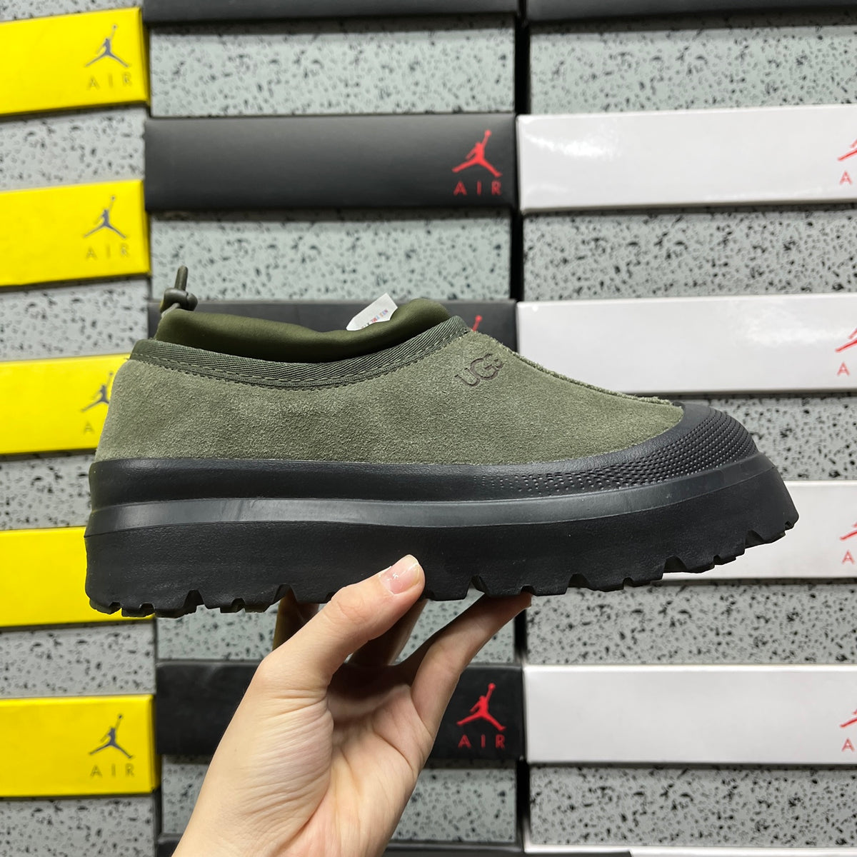 UGG Platform Sneaker – Olive & Black (Sizes 35–45)