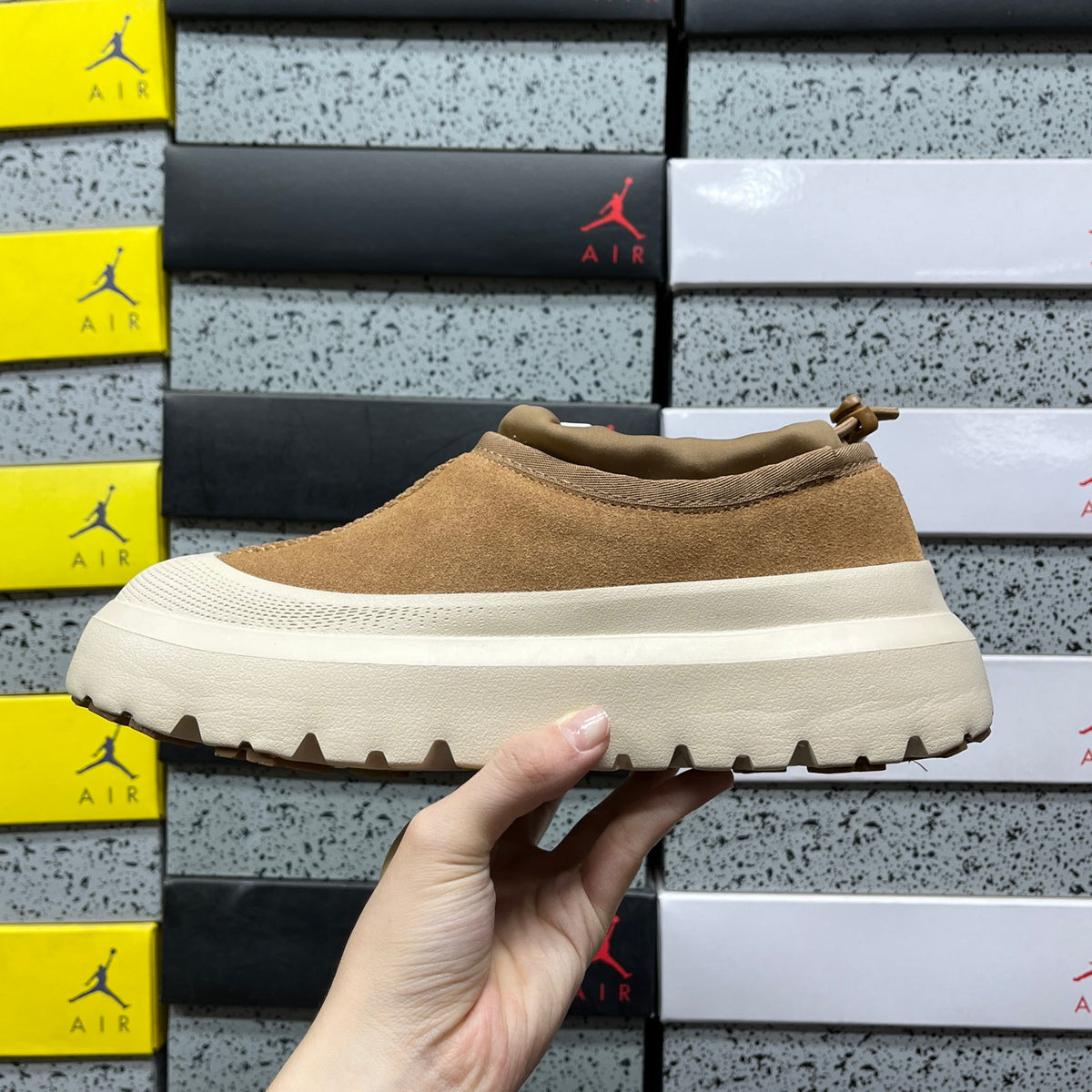 UGG Platform Sneaker – Chestnut & Cream (Sizes 35–45)