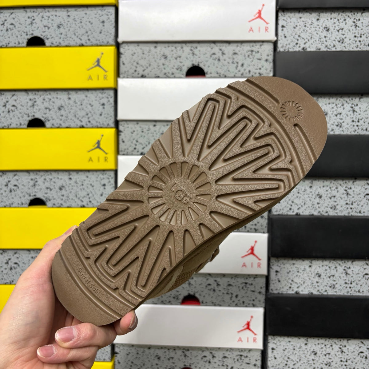 UGG Lowmel Sneaker – Sand (Sizes 35–44)