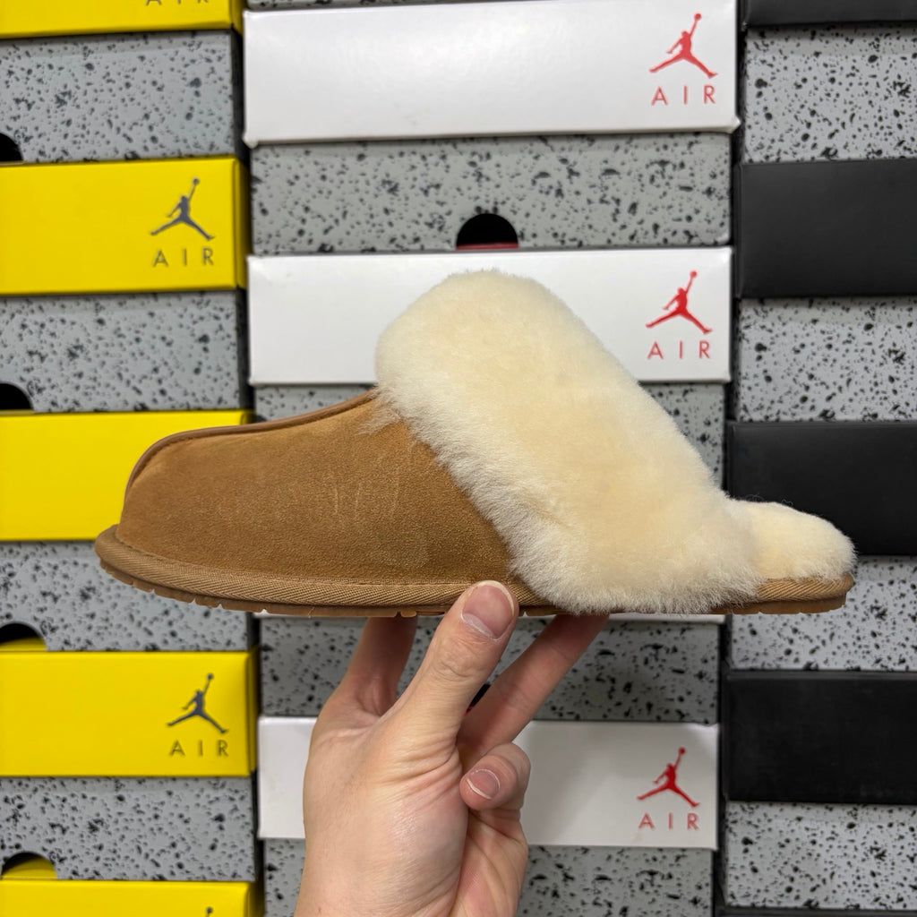 UGG Funkette Slipper – Chestnut (Sizes 35–40)