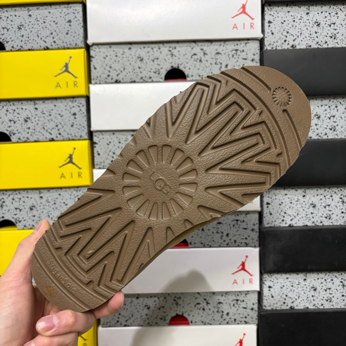 UGG Neumel Boot – Sand (Sizes 35–44)