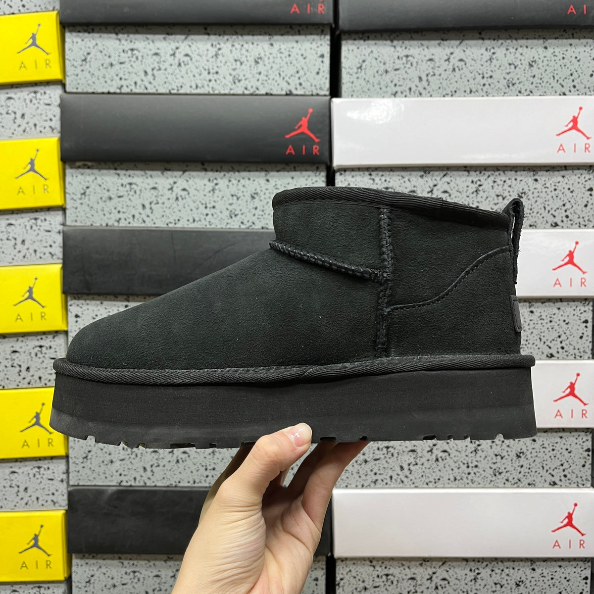 UGG Classic Ultra Mini Platform Boot – Black (Sizes 35–40)
