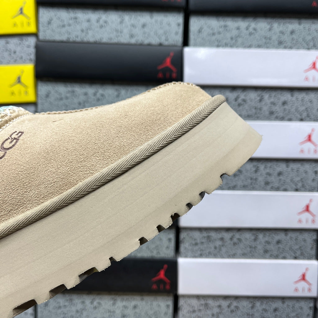 UGG Tazz Platform Mule – Sand