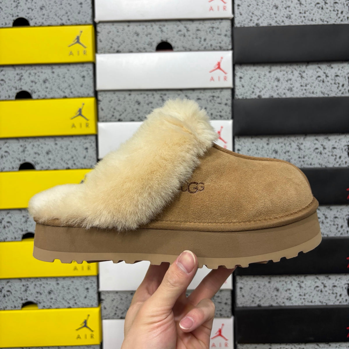 UGG Fluffy Fur Slide – Chestnut