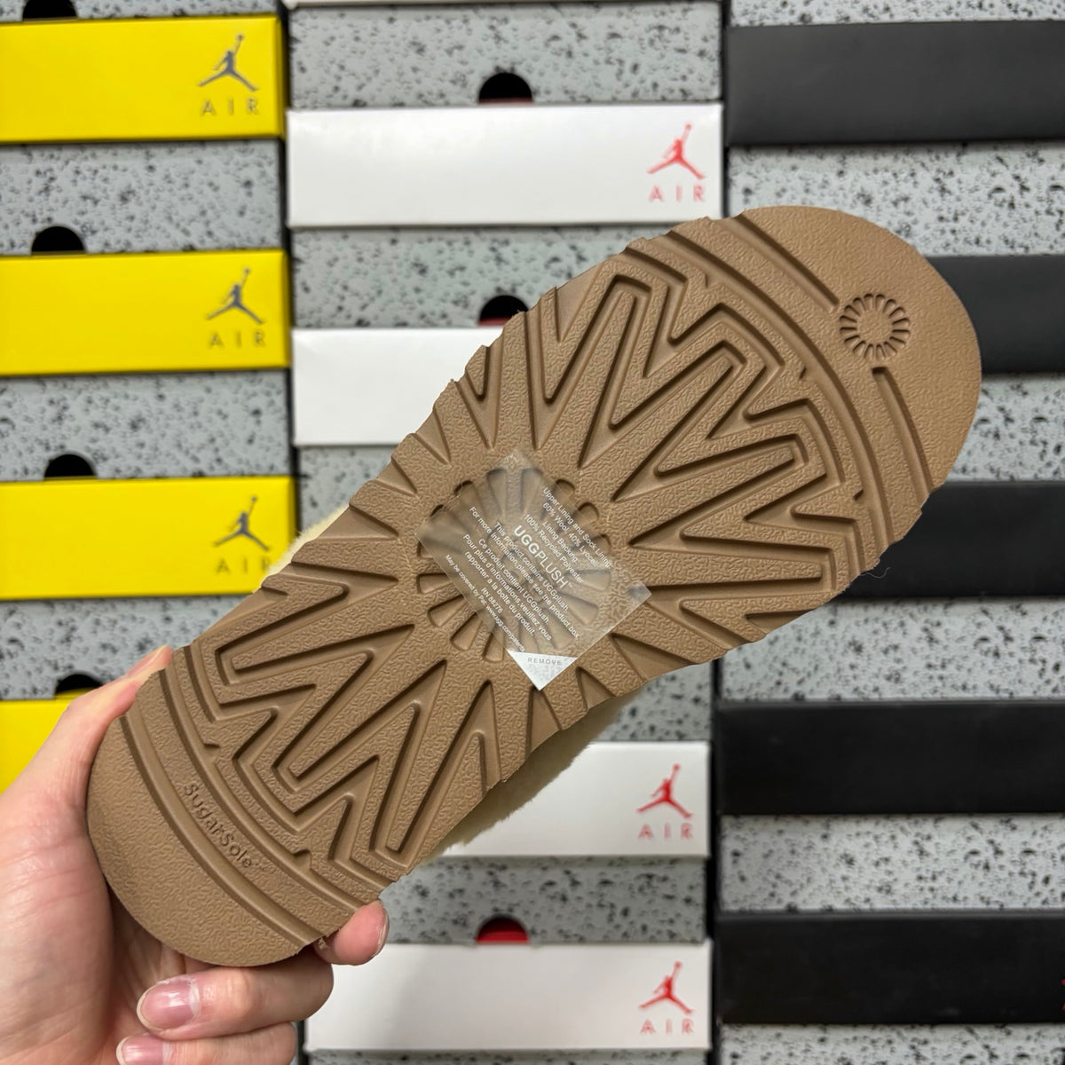 UGG Fluffy Fur Slide – Chestnut