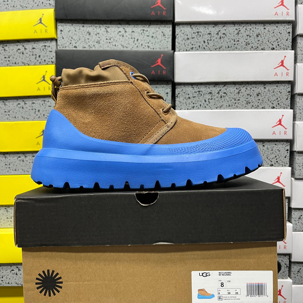 UGG Neumel Boot – Tan & Royal Blue (Sizes 35–45)