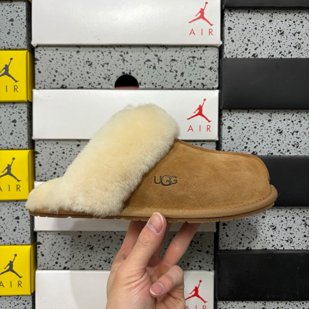 UGG Funkette Slipper – Chestnut (Sizes 35–40)