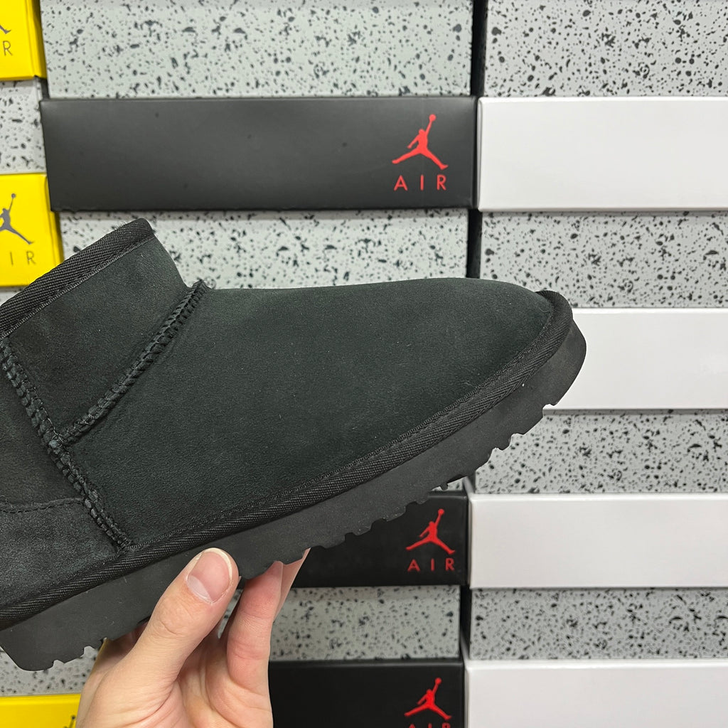 UGG Kallen Lace Boot – Black (Sizes 35–44)