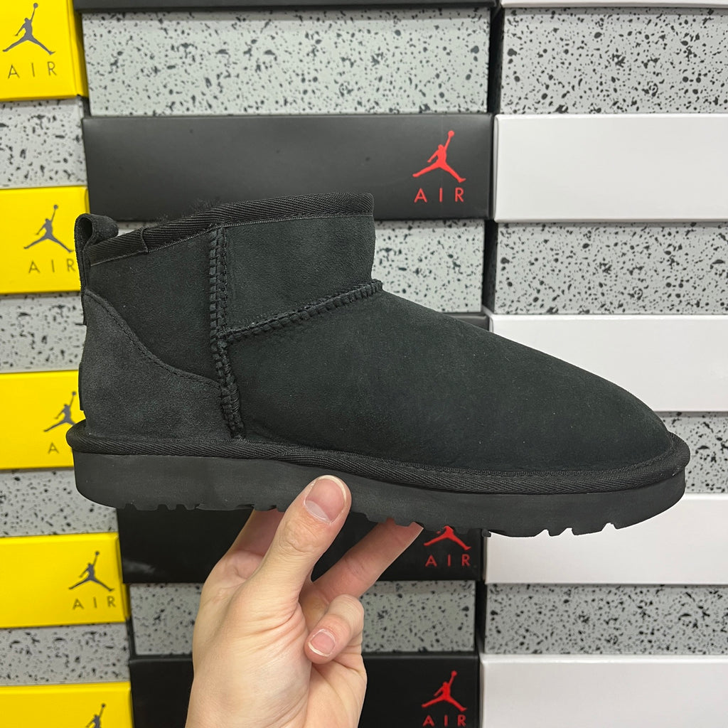 UGG Kallen Lace Boot – Black (Sizes 35–44)
