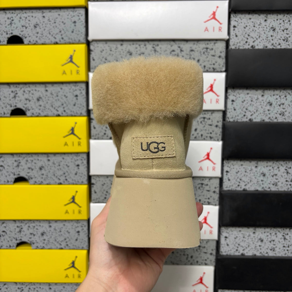 UGG Goldenstar Platform Boot – Sand (Sizes 35–40)