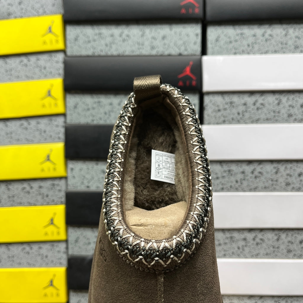 UGG Tazz Platform Slipper – Walnut (Sizes 35–41)