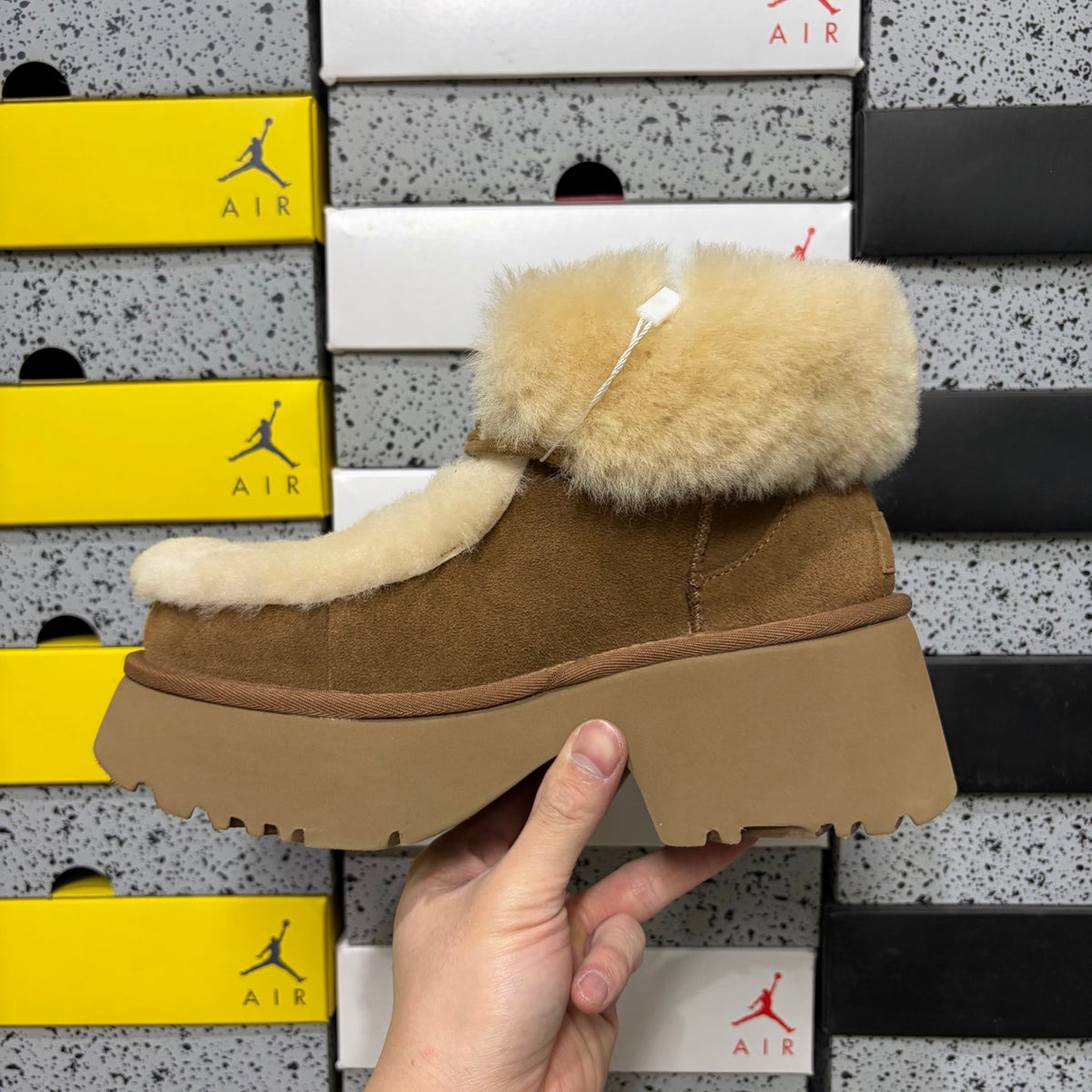 UGG Goldenstar Platform Boot – Chestnut (Sizes 35–40)