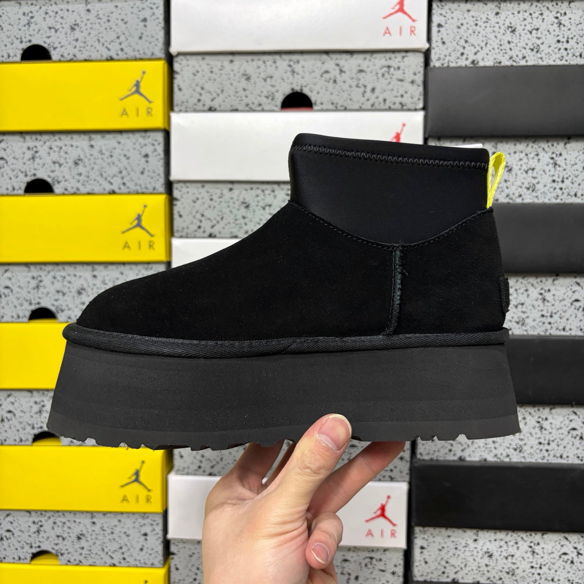 UGG Classic Ultra Mini Platform Boot – Black (Sizes 35–40)