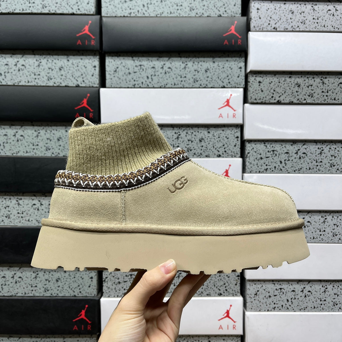 UGG Tazz II Platform Boot – Natural Oat (Sizes 35–41)
