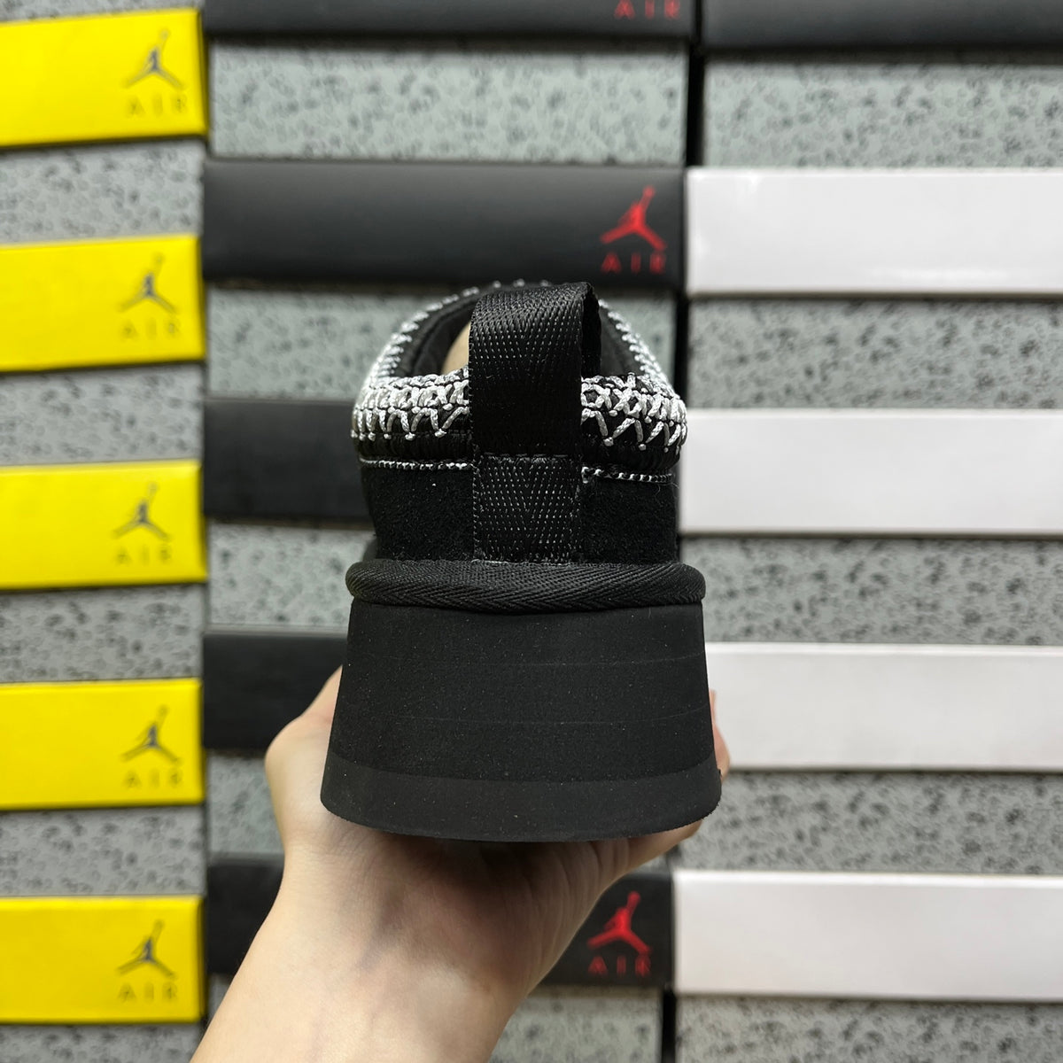 UGG Tazz Platform Slipper – Black (Sizes 35–41)