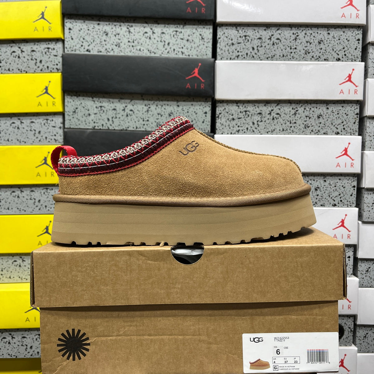 UGG Tazz Platform Slipper – Chestnut (Sizes 35–41)