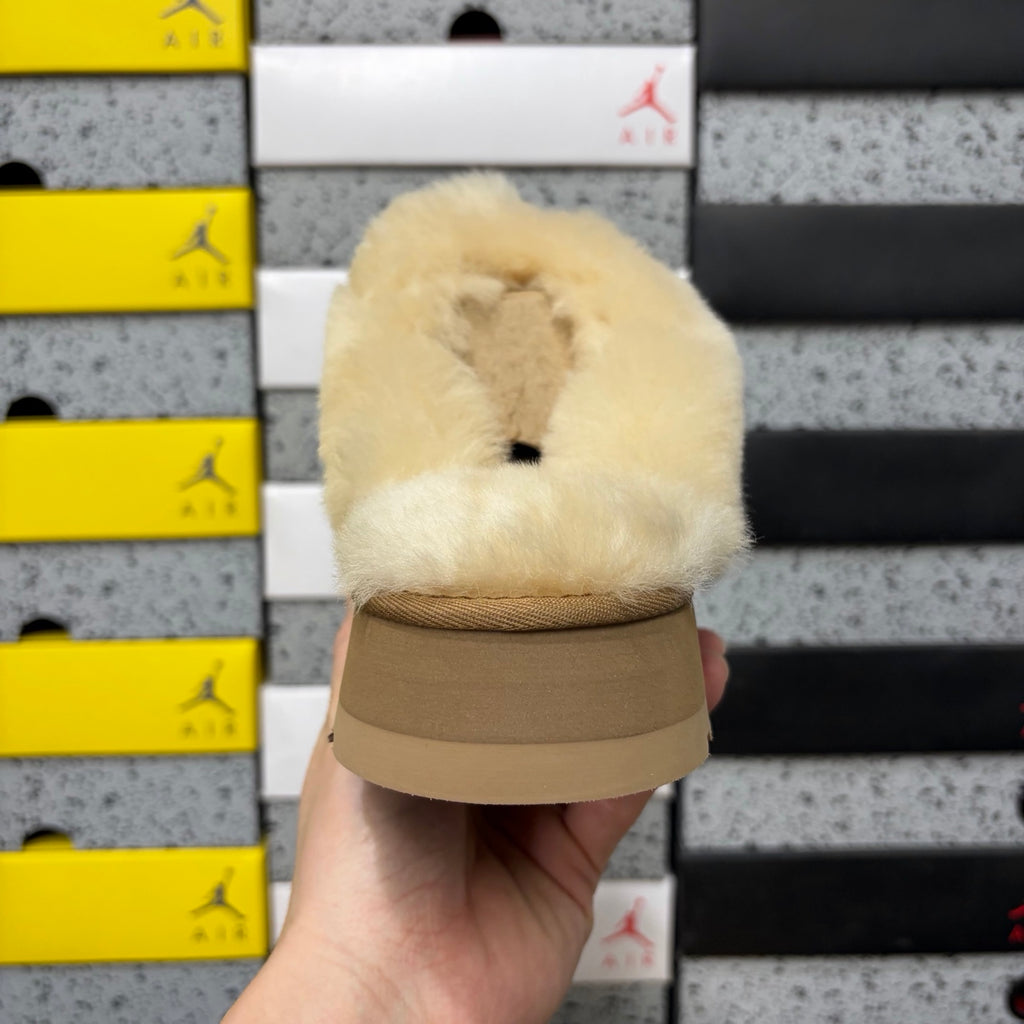 UGG Fluffy Fur Slide – Chestnut