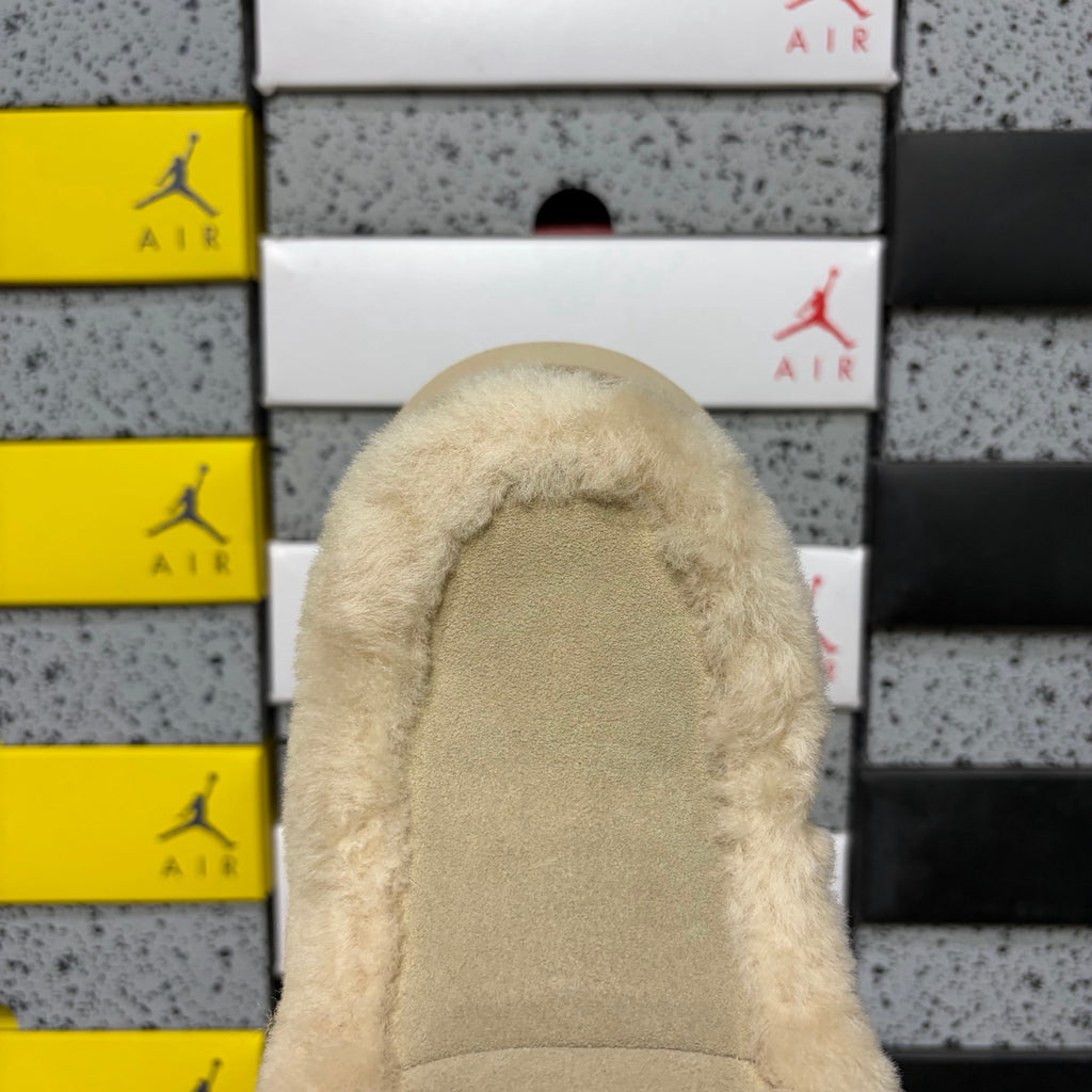 UGG Goldenstar Platform Boot – Sand (Sizes 35–40)