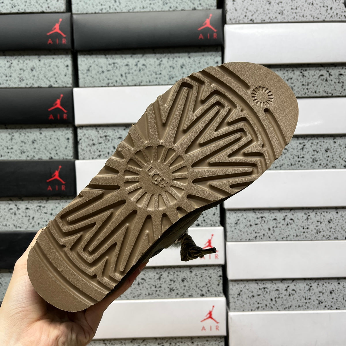 UGG Lowmel Sneaker – Moss Green (Sizes 35–44)