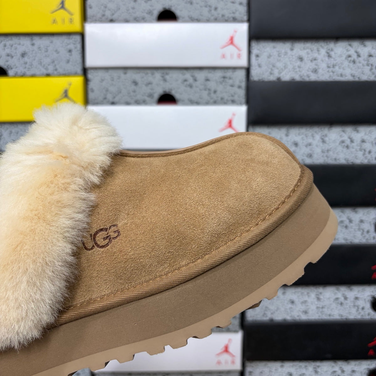 UGG Fluffy Fur Slide – Chestnut