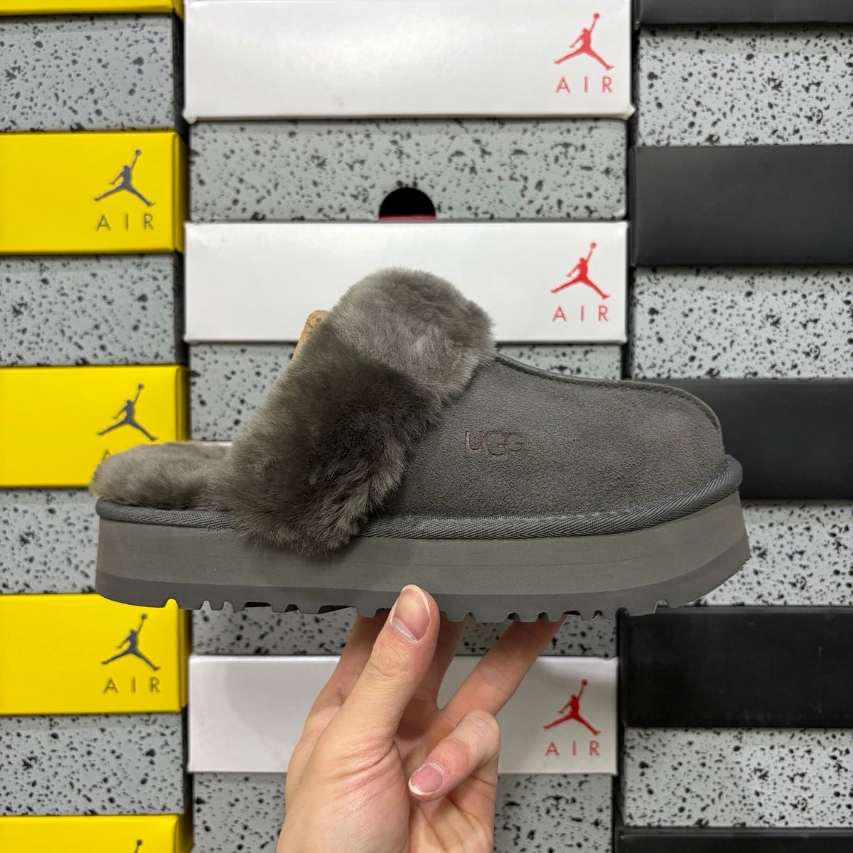 UGG Fluffy Fur Slide – Gray