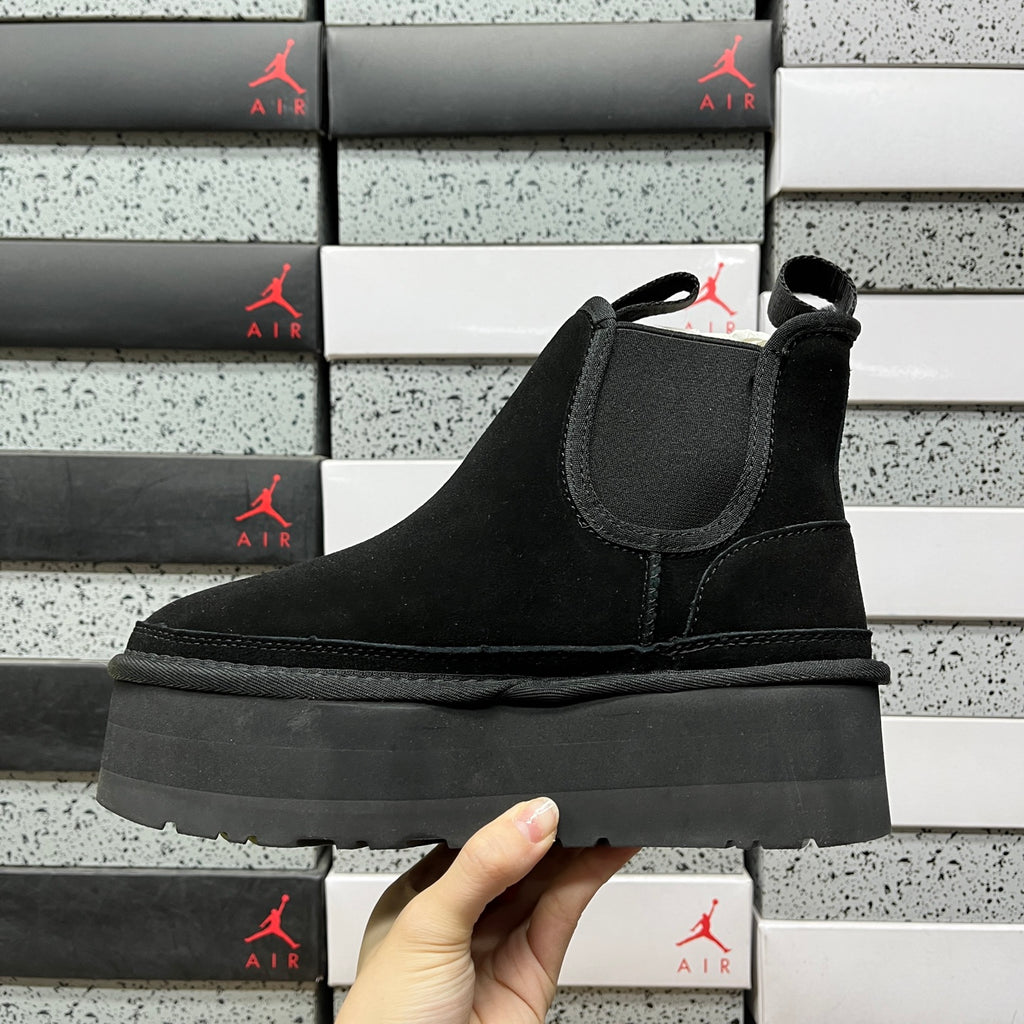UGG Neumel Platform Chelsea Boot – Black (Sizes 35–40)