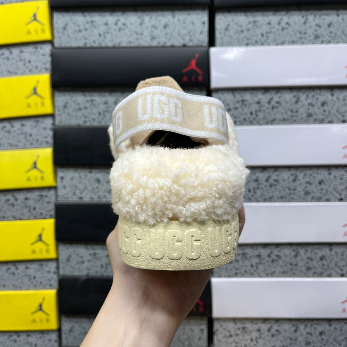 UGG Sherpa Platform Slipper – Cream (Sizes 35–40)
