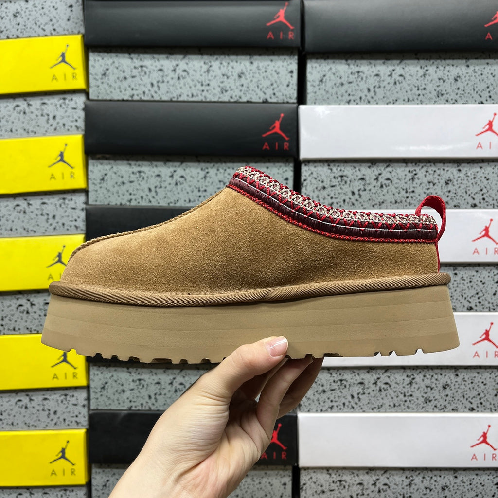 UGG Tazz Platform Slipper – Chestnut (Sizes 35–41)