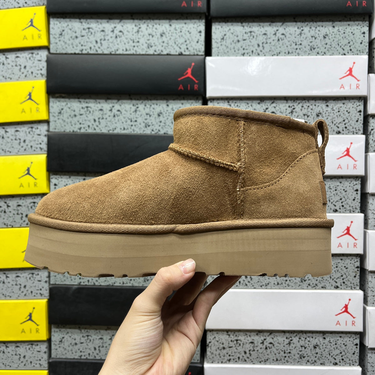UGG Classic Ultra Mini Platform Boot – Chestnut (Sizes 35–40)