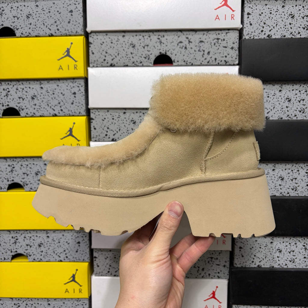 UGG Goldenstar Platform Boot – Sand (Sizes 35–40)