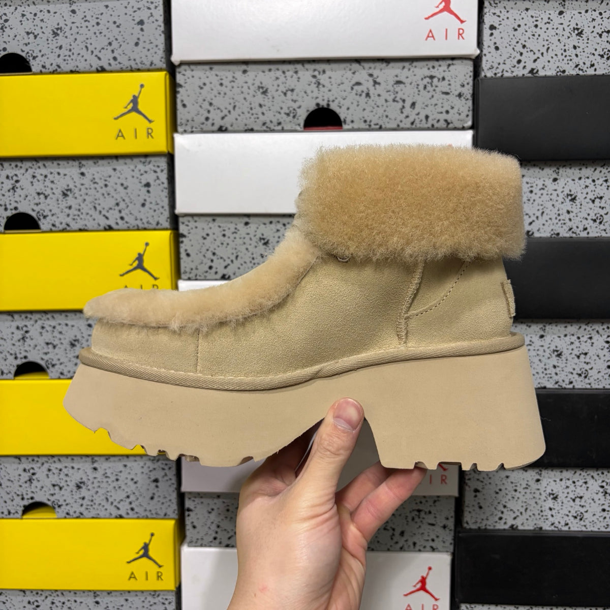 UGG Goldenstar Platform Boot – Sand (Sizes 35–40)