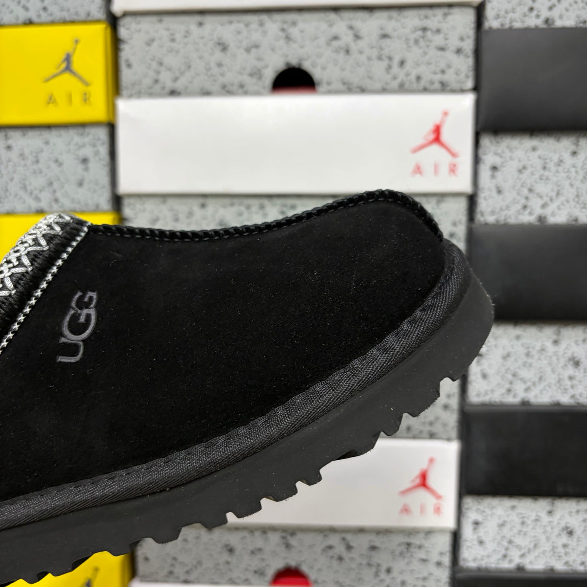 UGG Tazz Mule – Black (Sizes 35–44)