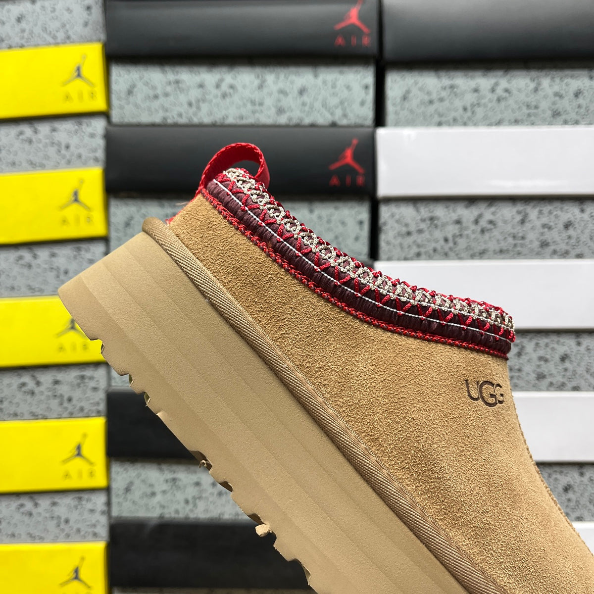 UGG Tazz Platform Slipper – Chestnut (Sizes 35–41)
