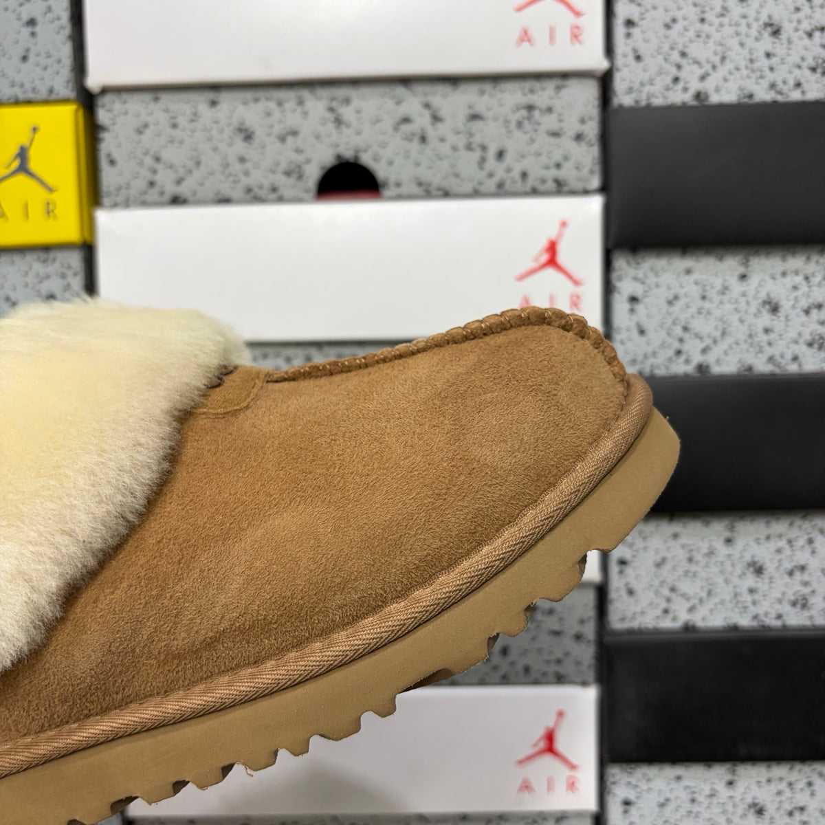 UGG Tazetta Clog – Chestnut (Sizes 35–40)