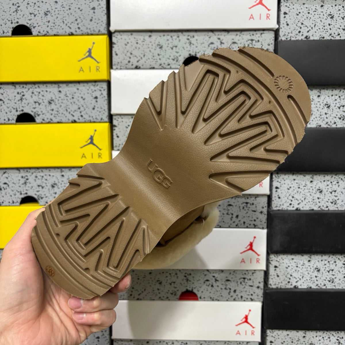 UGG Goldenstar Platform Boot – Chestnut (Sizes 35–40)