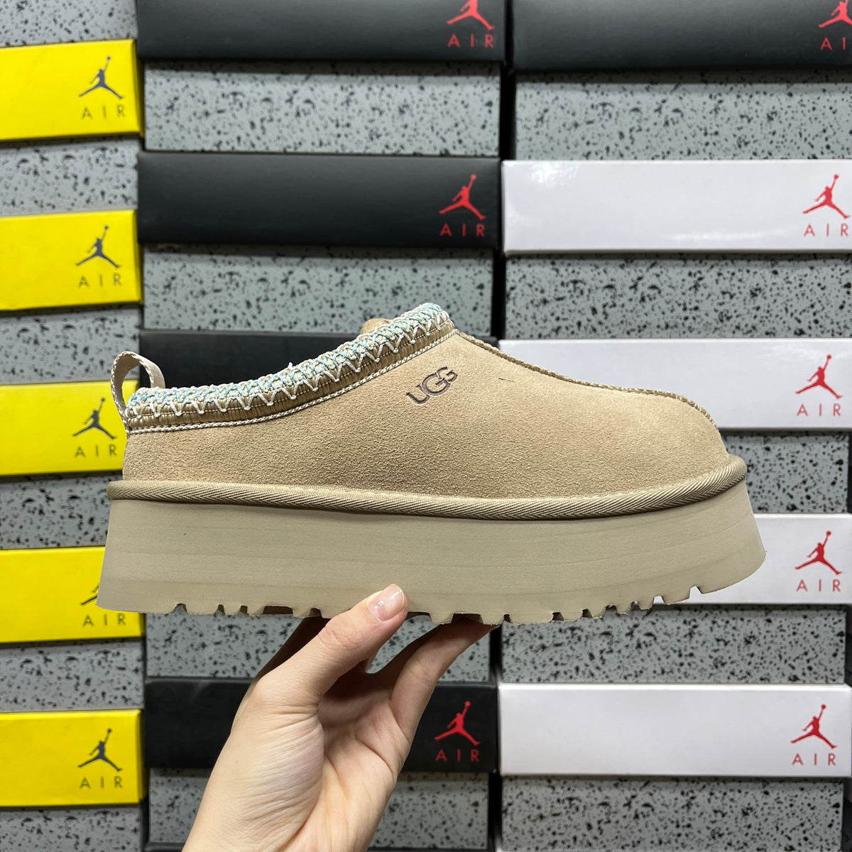 UGG Tazz Platform Mule – Sand