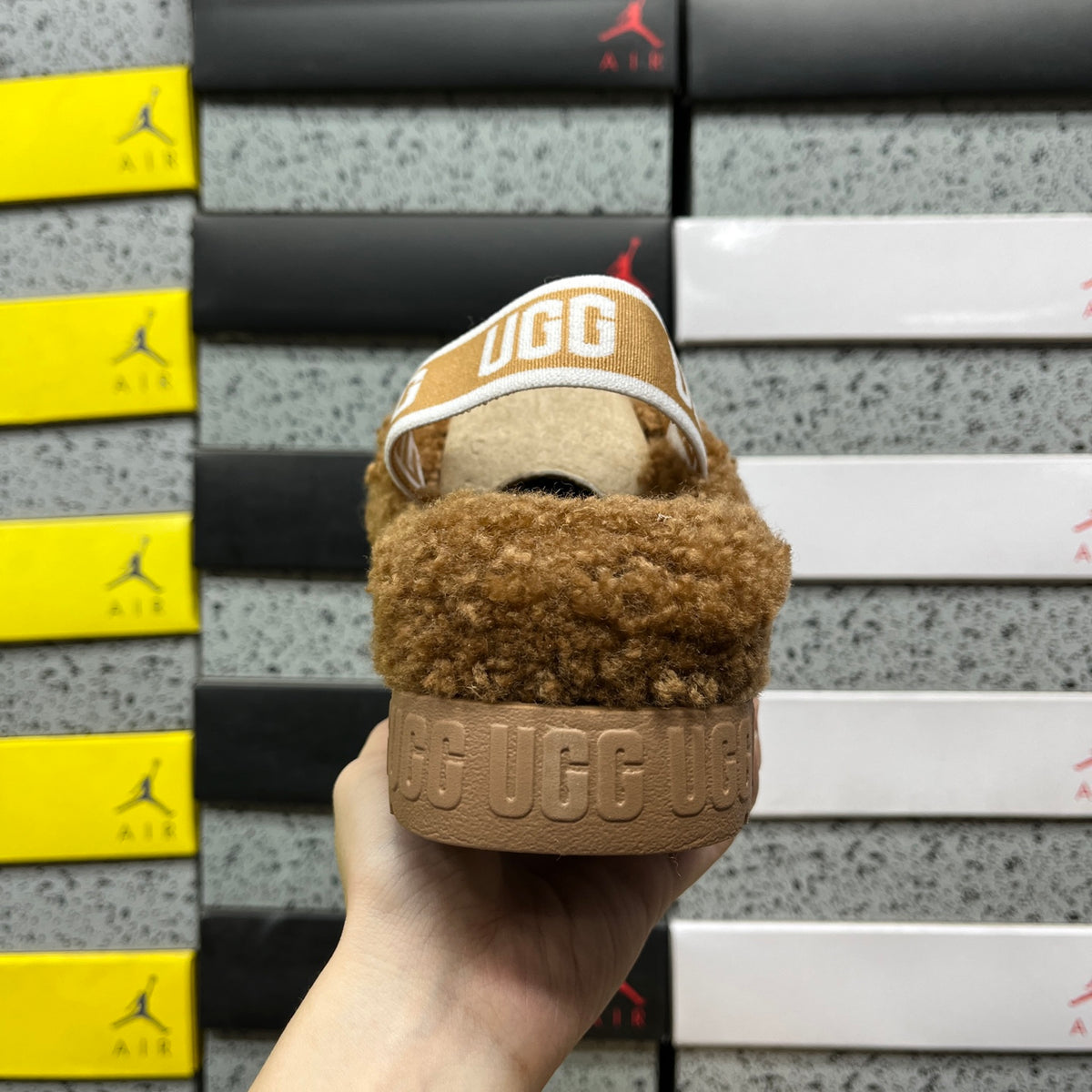 UGG Sherpa Platform Slipper – Chestnut (Sizes 35–40)
