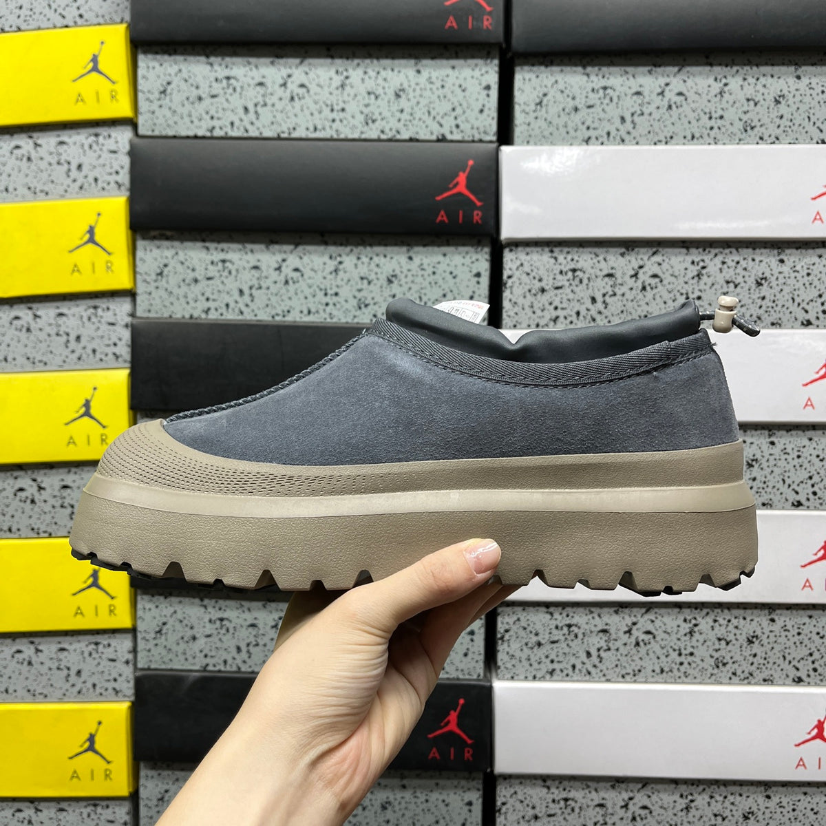 UGG Platform Sneaker – Asphalt & Taupe (Sizes 35–45)