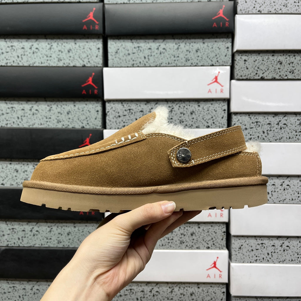 UGG Shearling Platform Clog – Chestnut (Sizes 35–40)