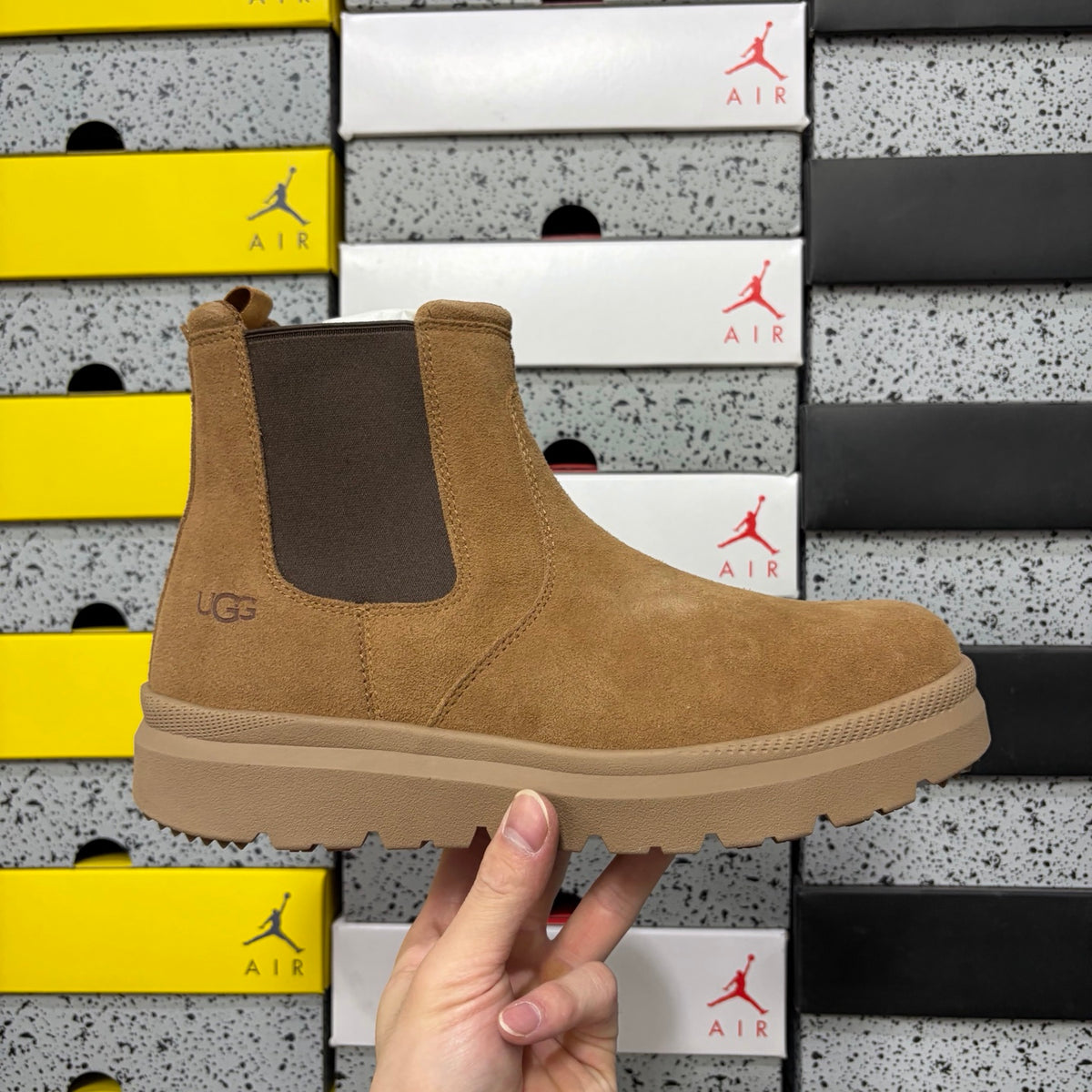 UGG Burleigh Chelsea Boot – Chestnut (Sizes 39–44)