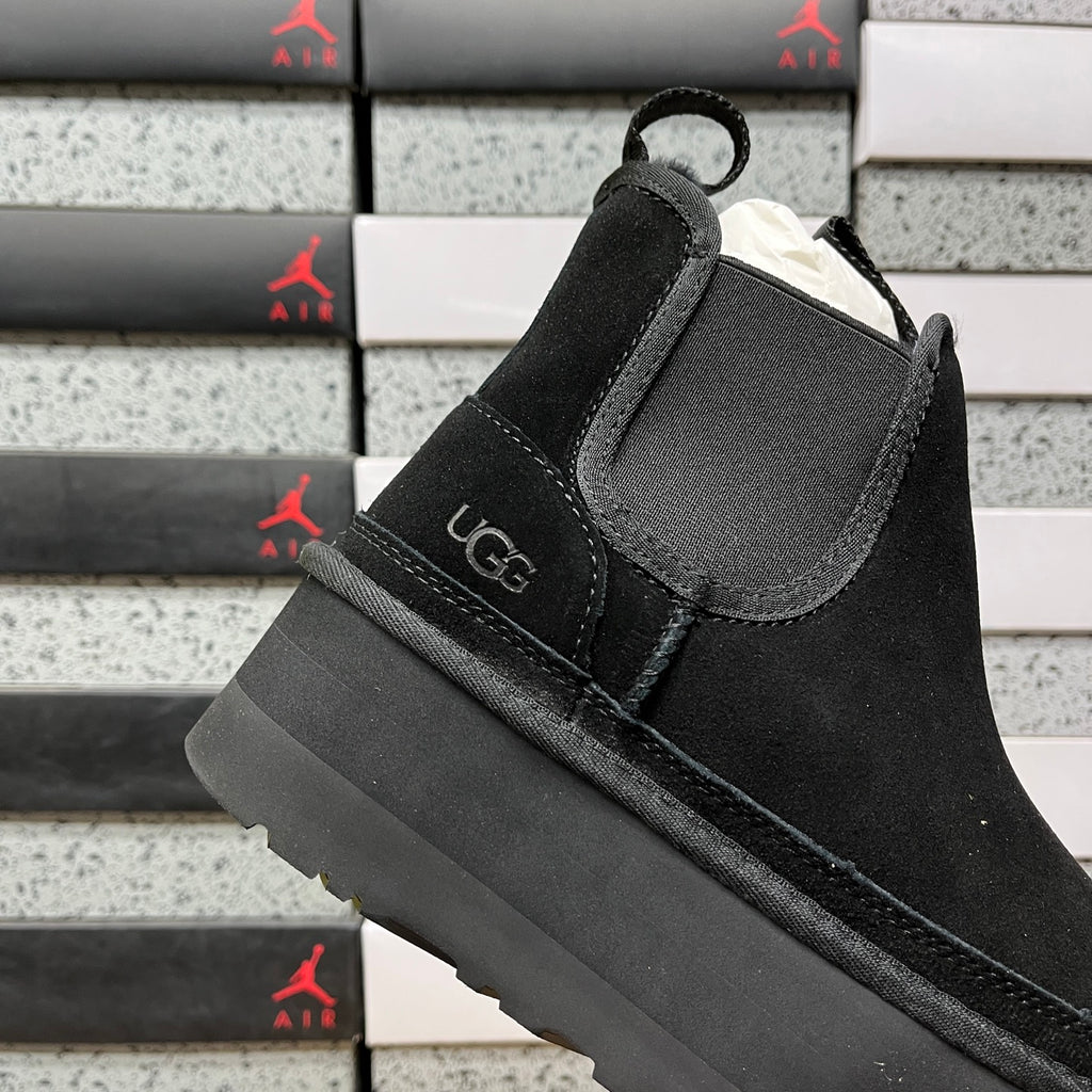 UGG Neumel Platform Chelsea Boot – Black (Sizes 35–40)