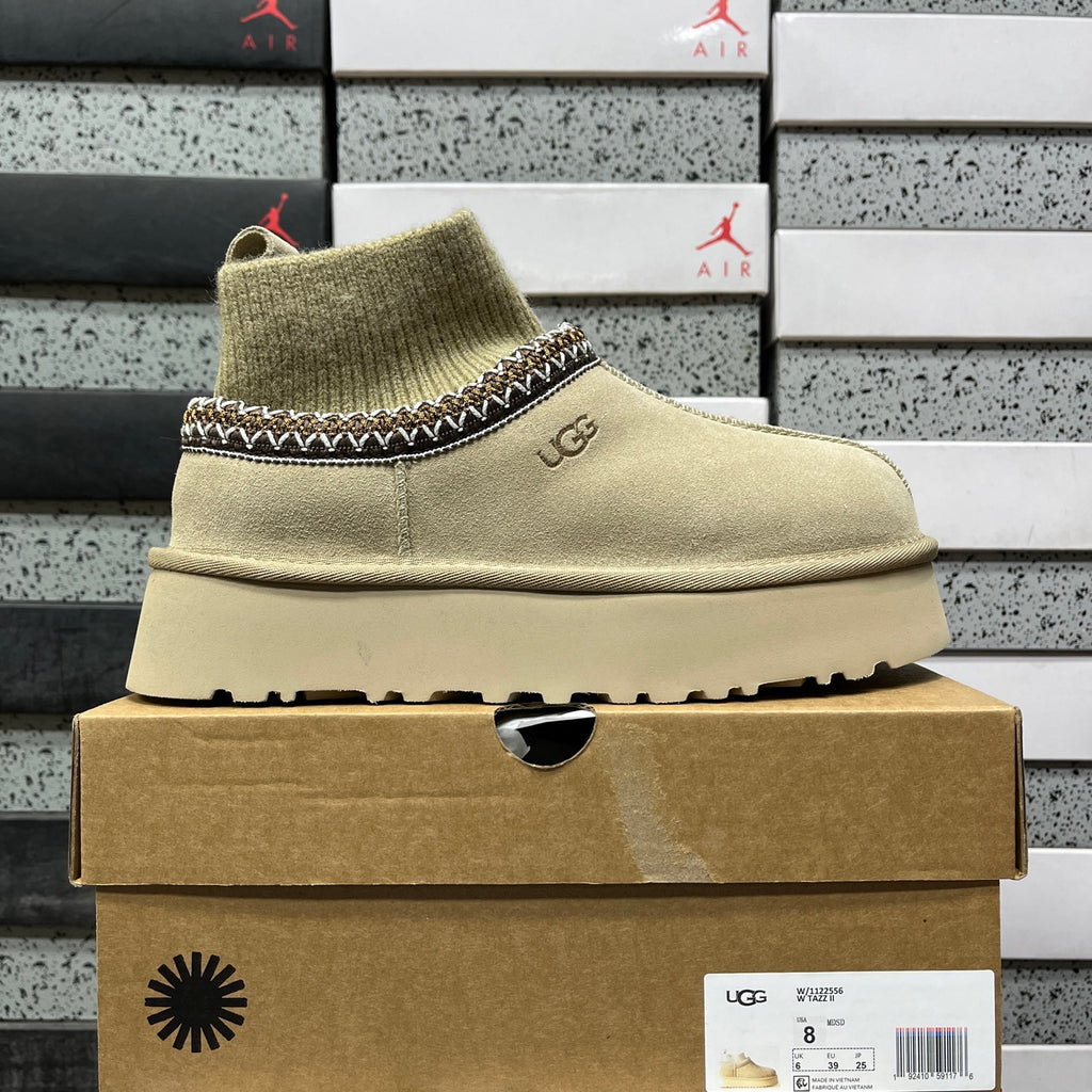 UGG Tazz II Platform Boot – Natural Oat (Sizes 35–41)