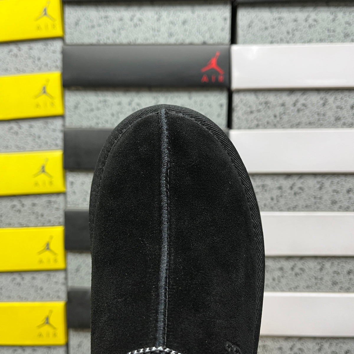 UGG Tazz Platform Slipper – Black (Sizes 35–41)