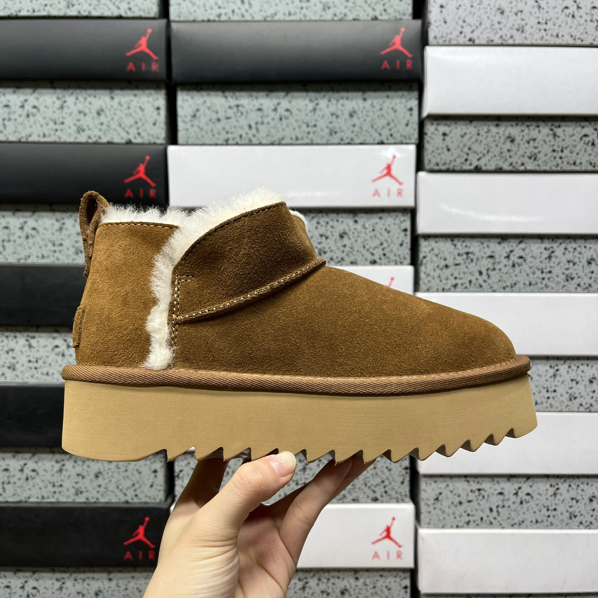 UGG Classic Ultra Mini Platform Boot – Chestnut (Sizes 35–40)